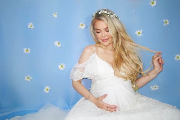 Алина Гросу объявила пол первенца в новом клипе «Волошки»