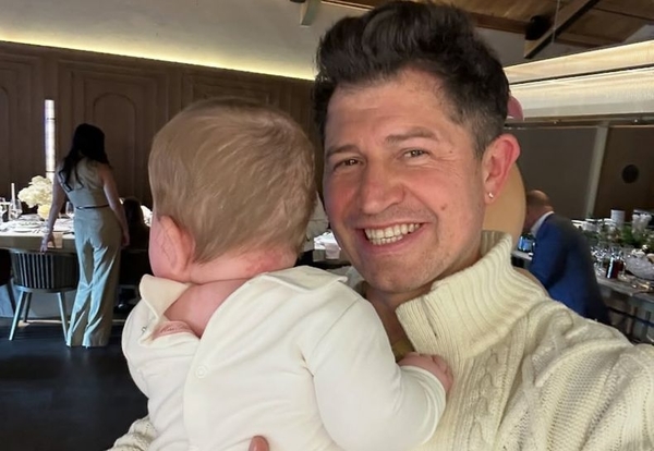 Джеджула хрестив молодшу дочку і вперше показав її обличчя