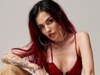 «Мамам тоже нужен отдых»: MamaRika снялась в Дубае в купальнике