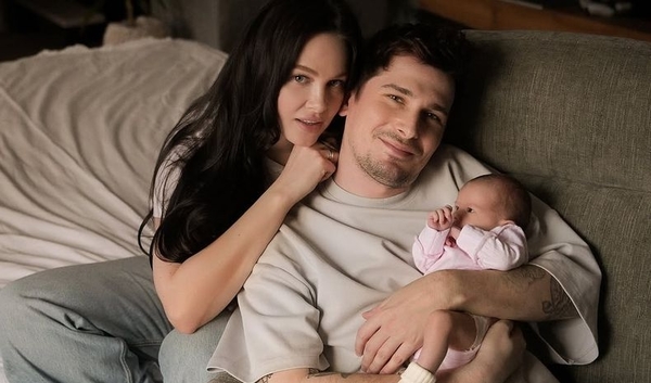 Позитив привітав дружину із 36-річчям, показавши її дитяче фото