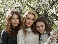 Младшая дочь Сумской рассказала об отношениях с сестрой, живущей в РФ