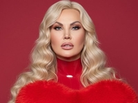 Камалия впервые после развода показала таинственного ухажера