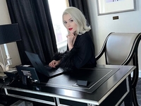 «Готова зажечь в новой эре»: Мика Ньютон отпраздновала 40-летие