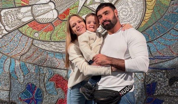 Жена Козловского поздравила его с 41-летием и показала семейное фото