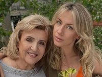 «Сижу, раскисшая как тряпка»: Никитюк расстрогала празднованием 70-летия мамы