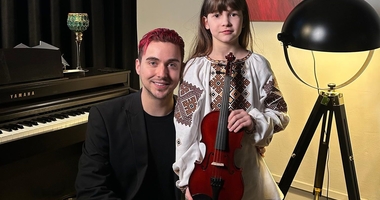 «Мрії повинні здійснюватися»: вчинок MÉLOVIN для маленької скрипальки з Коломиї зворушив мережу