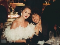 Селена Гомес поделилась романтическими фото с мужем-именинником