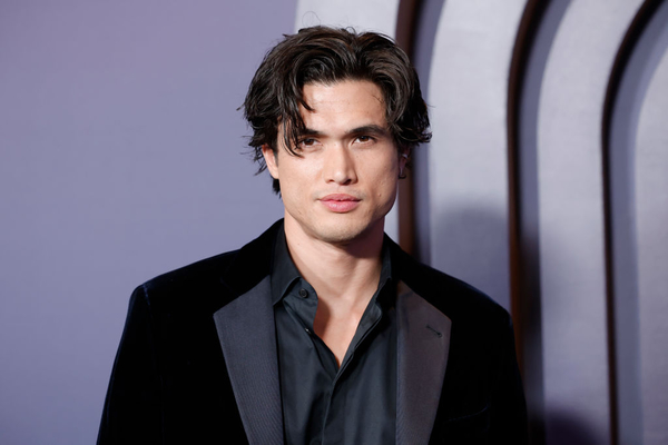 Зірка «Рівердейла» Чарльз Мелтон уперше став батьком