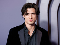 Звезда «Ривердейла» Чарльз Мелтон впервые стал отцом