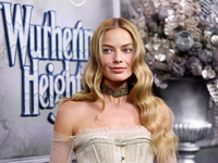 Марго Робби отрезала длинные волосы и продемонстрировала новую стрижку