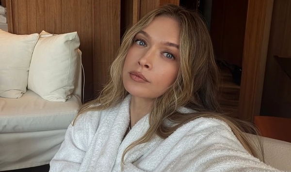 Брежнева спровоцировала слухи о помолвке бриллиантовым кольцом на безымянном пальце