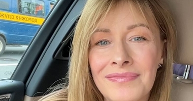 Зворушливий момент на сцені: діти Кравець влаштували їй сюрприз після вистави