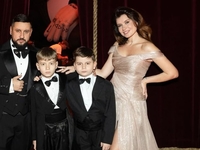 Семейный выход: Монатик посетил «Кураж» с женой и старшими сыновьями