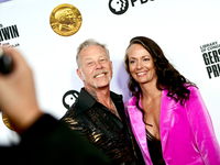 Лидер Metallica Джеймс Хэтфилд сделал предложение возлюбленной во время дайвинга с акулами