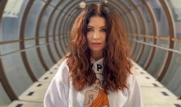 Зовсім не змінилася: Lama опублікувала фото з різницею у 20 років