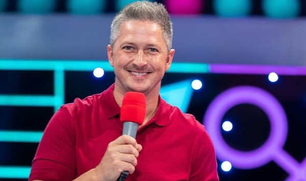 «Эволюция Педана»: ведущий показал, как изменился за четыре десятилетия