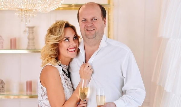 Жена Виктора Бронюка поздравила его с 47-летием и показала фото с детьми