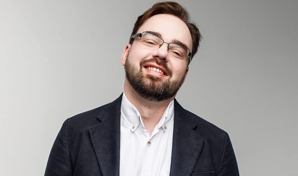 На фронте погиб известный стендап-комик Артур Петров