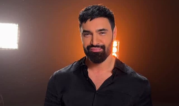 «Папа не сдулся»: Козловский показал стальной пресс после месяца без спортзала