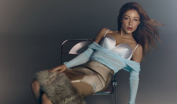 Тина Кароль похвасталась эффектным образом в новой фотосессии