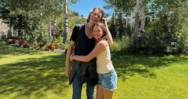 Йовович розсмішила святковим плакатом з нагоди 11-річчя дочки