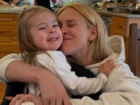 Румер Уиллис ответила на упреки, что до сих пор кормит грудью 3-летнюю дочь