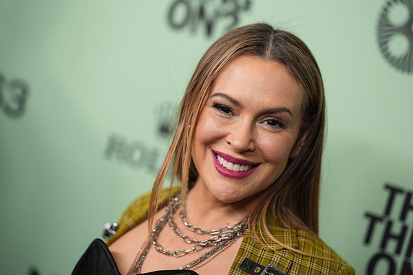 Звезда «Зачарованных» Алисса Милано показала редкое фото с мужем и детьми