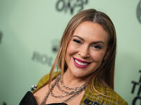 Звезда «Зачарованных» Алисса Милано показала редкое фото с мужем и детьми