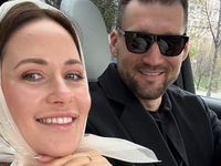 Денисенко удивила публику появлением с округлившимся животом