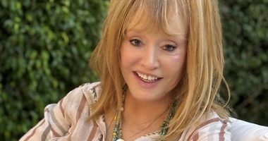 Пугачова сверкнула ногами в юбке на пасхальном фото