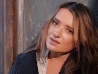 40 секунд на смену образа: Могилевская поразила скоростью перевоплощения во время концерта