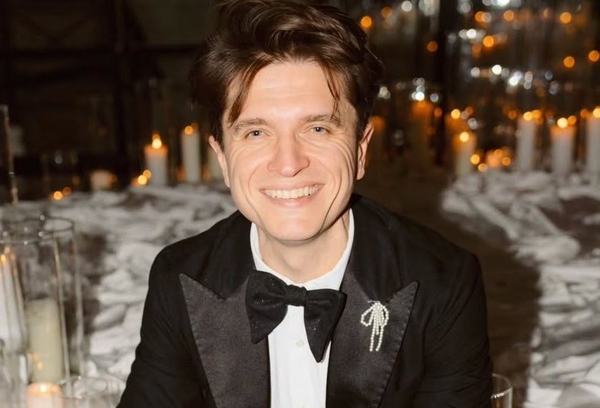 Анатолич оказался за границей в колесном кресле