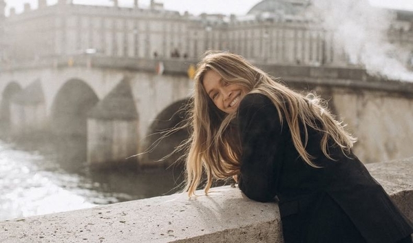 «3 щасливі дні»: Брежнєва похвалилася відпусткою в Португалії з молодшою дочкою