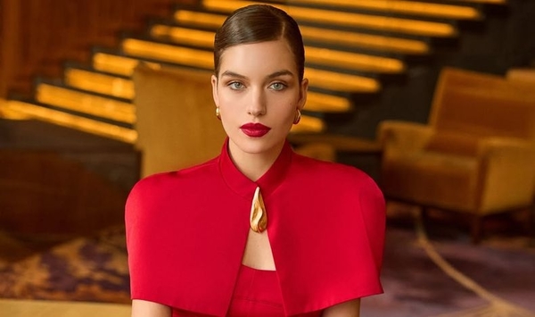 Александра Кучеренко показала, что носит в сумочке