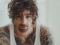 Блондин с каре: в сети всплыло архивное фото Владимира Дантеса