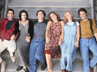 Кудроу подтвердила, что актеры «Друзей» до сих пор зарабатывают миллионы за показ сериала