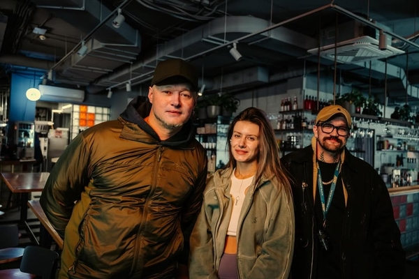 Хливнюк представив кліп на "особисту" пісню з дівчиною в нічному ресторані