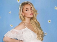 Алина Гросу очаровала новой фотосессией с мужем и сыном