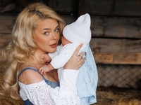 Без фотошопа: Гросу честно показала, как выглядит через месяц после родов