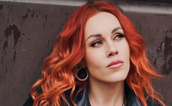Елена Тополя вышла на связь с фанами после ДТП