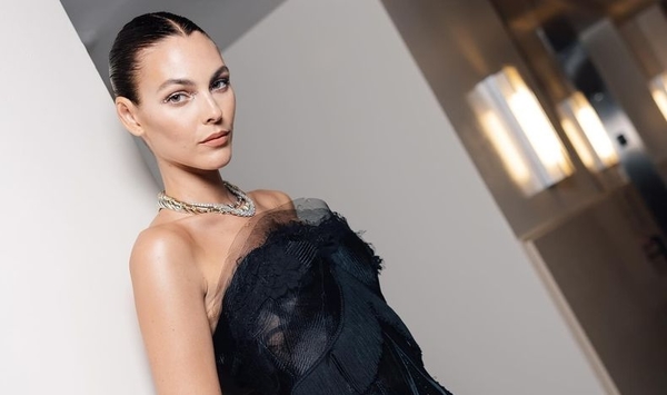 Девушка Ди Каприо снялась топлесс для известного глянца