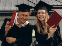 Педан окончил университет в один день с 21-летней дочерью