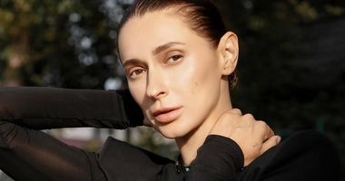 Tayanna влаштувала фотополіт над пірсом із голою спиною