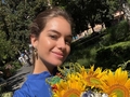 Кучеренко показала прогулку в облегающем мини в Одессе