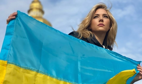 Голливудская звезда Кэтрин Винник посетила в Киеве свадьбу украинского военного