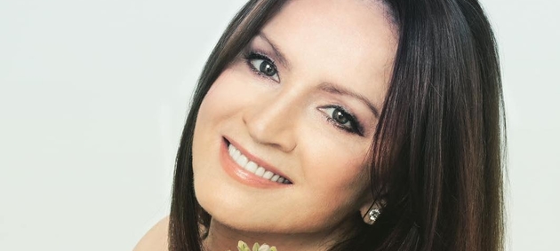 Ротару показала, який вигляд мала у весільній сукні з чоловіком