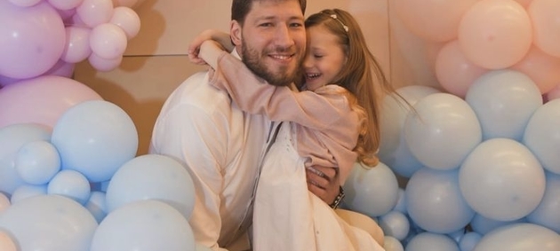 Учасник «Холостяка-15» В'ячеслав Кравцов запостив миле відео із 5-річною дочкою