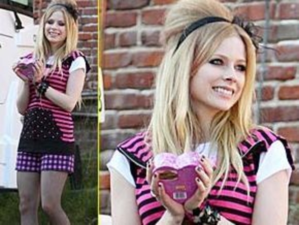 Аврил Лавин создала "Черную звезду"