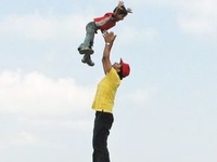 Мальчикам  вредно проводить много времени с отцом