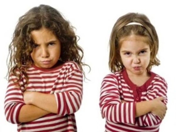 Старшие и младшие: мир­ное со­су­щест­во­ва­ние